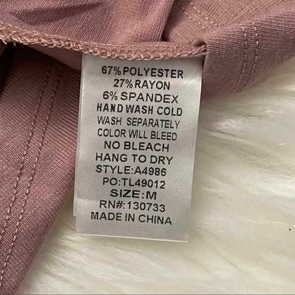 BNWT Umgee 3/4 Sleeve Top w/Tulip back & Drop Shoulders - Picture 8 of 11